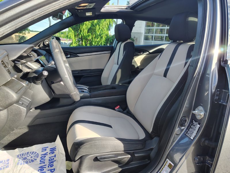 Used 2018  Honda EX image 13