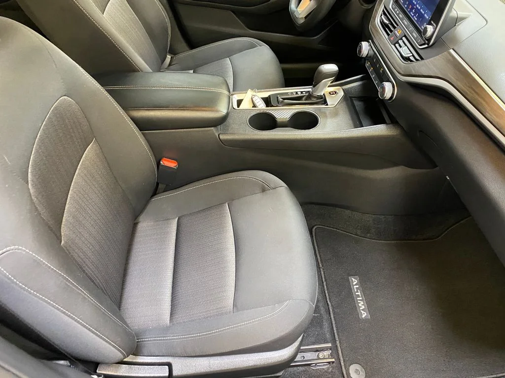 Used 2025 Black Nissan 2.5 SV image 23