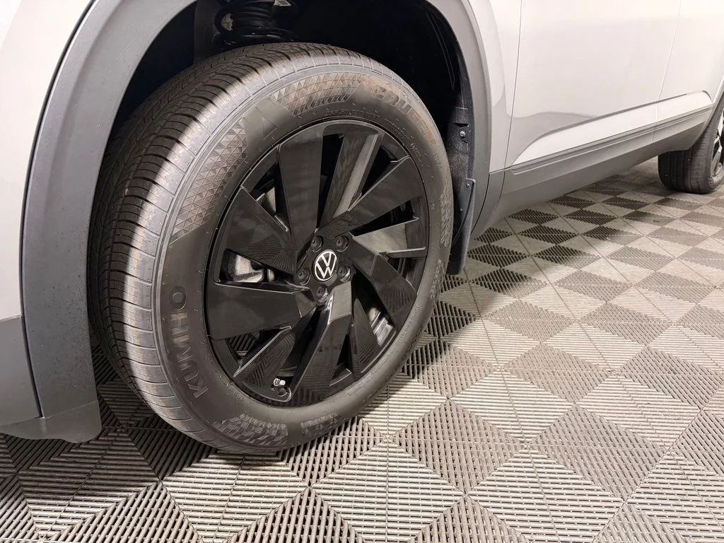 New 2026 Silver Volkswagen 2.0T SE w/Technology image 26