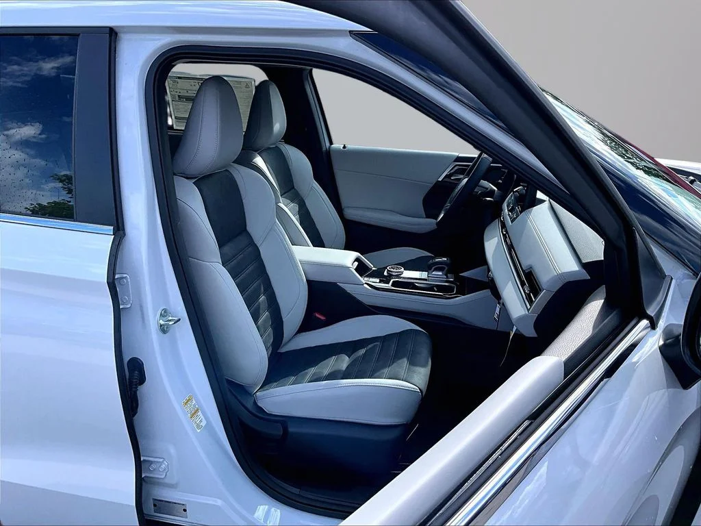 New 2026 White Mitsubishi SE image 12