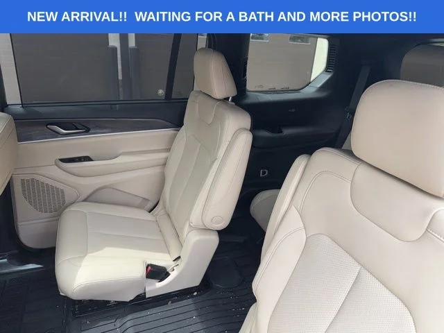 Used 2023 Blue Jeep Limited image 11