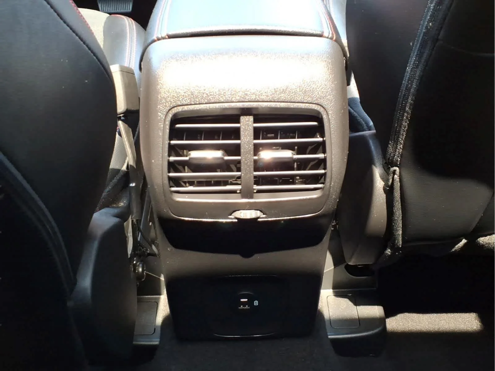 Used 2022 Agate Black Metallic Ford SEL image 30