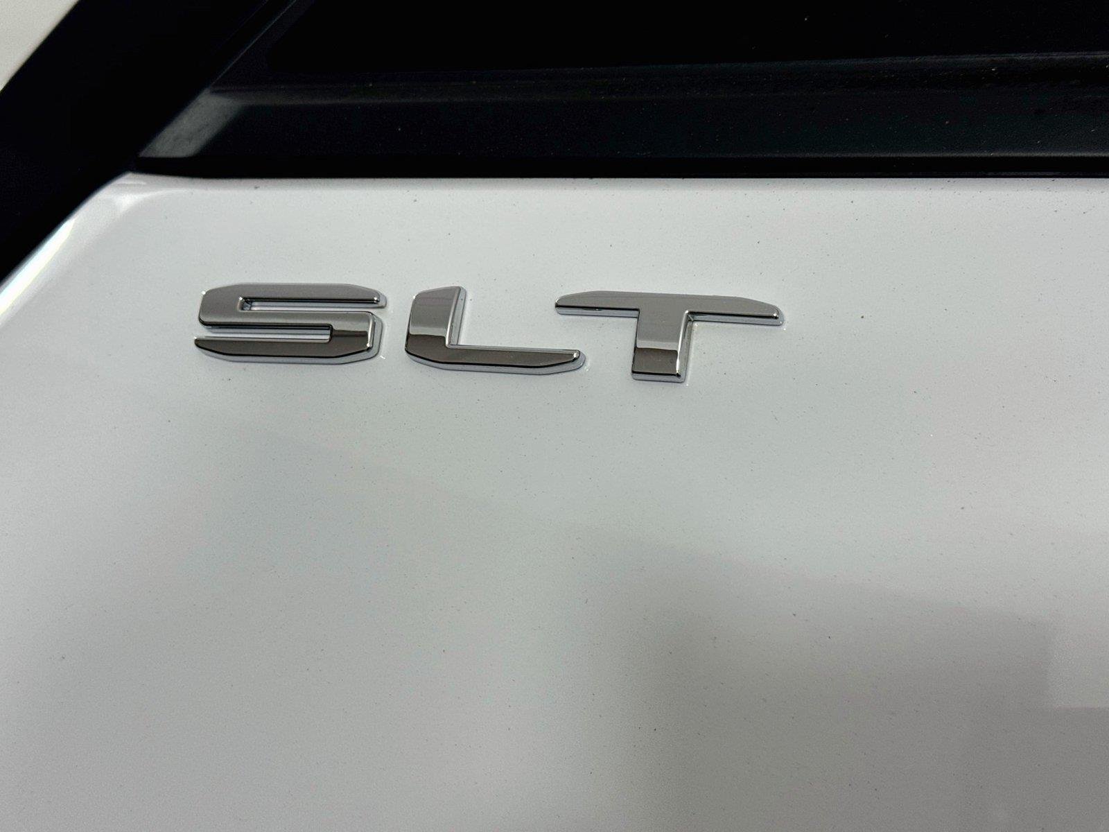 Used 2023 Summit White GMC SLT image 14