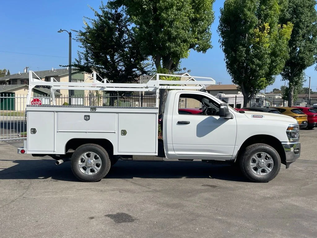 2025 RAM 3500 Chassis Tradesman - Photo 7