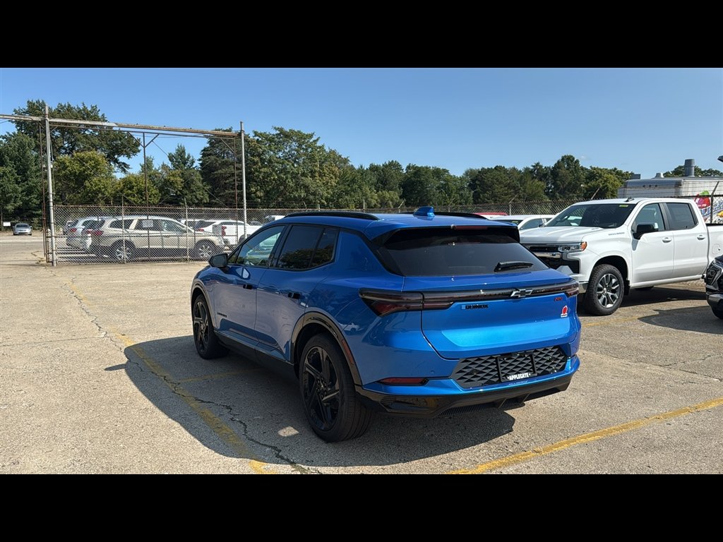 2025 Chevrolet Equinox EV RS - Photo 4