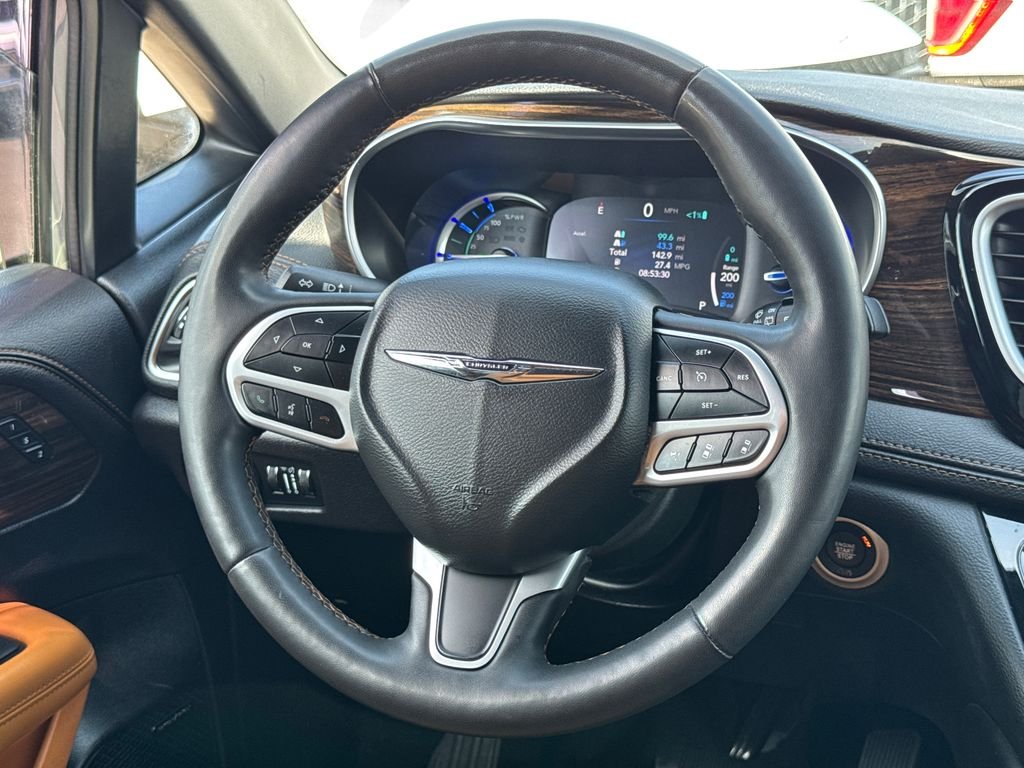 Used 2023 White Chrysler Pinnacle image 22