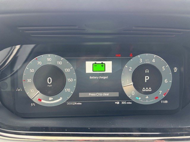 New 2026 Fuji White LAND ROVER Dynamic SE image 9