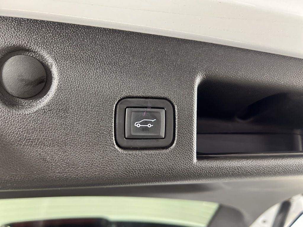 Used 2024 Summit White Chevrolet RS image 11