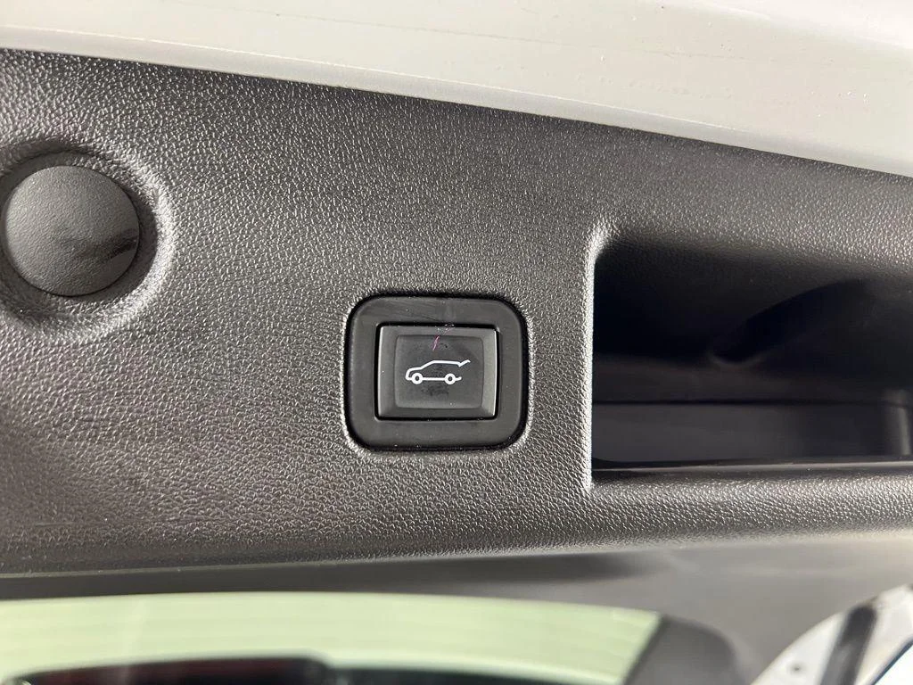 Used 2024 Summit White Chevrolet RS image 11