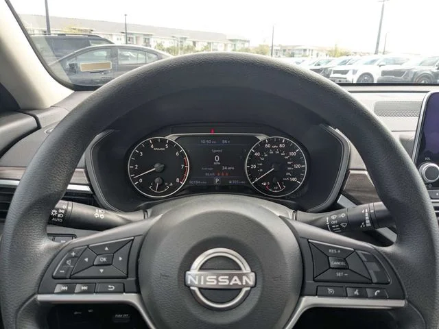 Used 2025 Silver Nissan 2.5 SV image 25