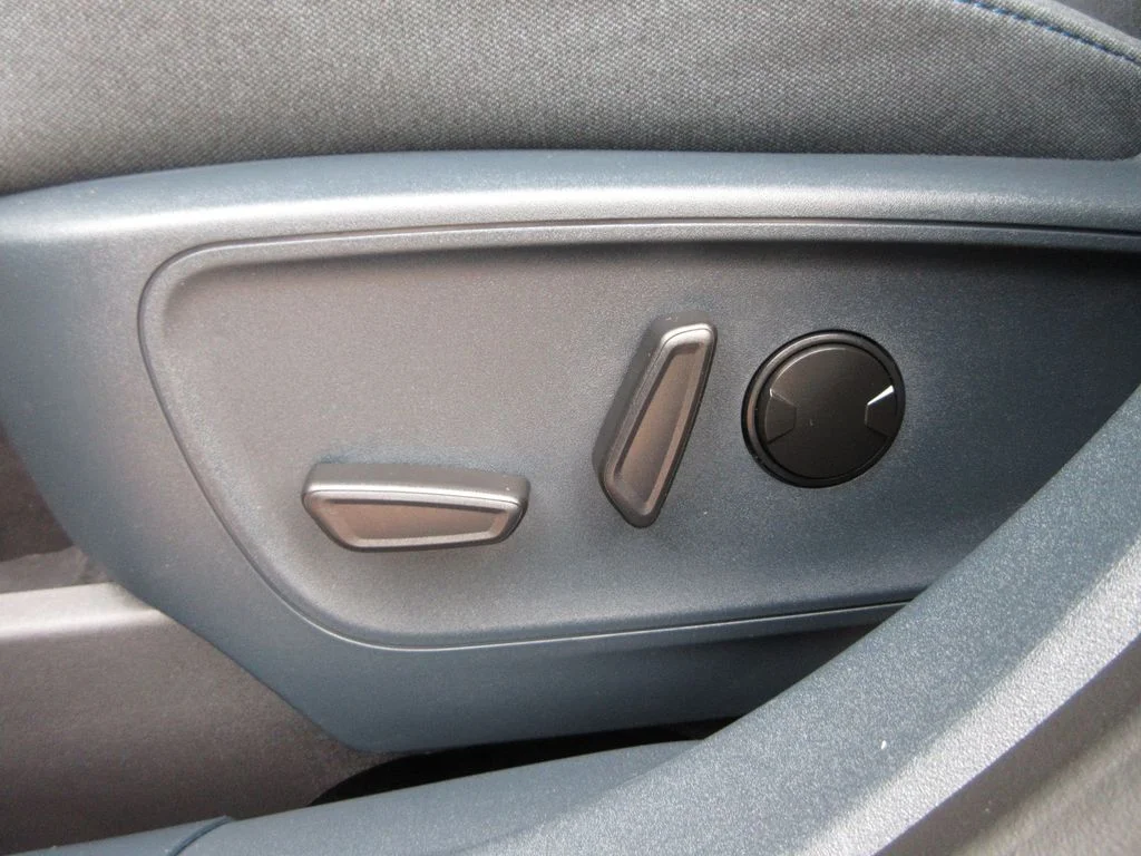 New 2026 Carbonized Gray Metallic Ford XLT image 12