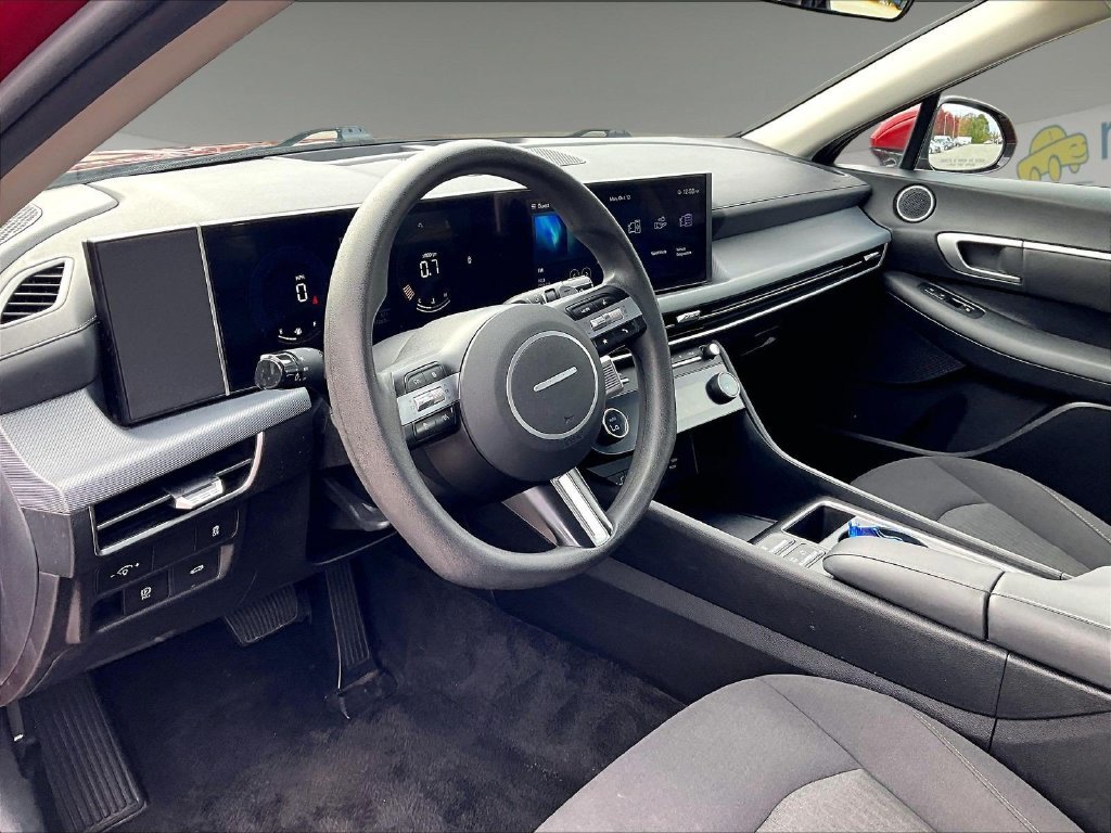 Used 2025 Red Hyundai SEL image 8
