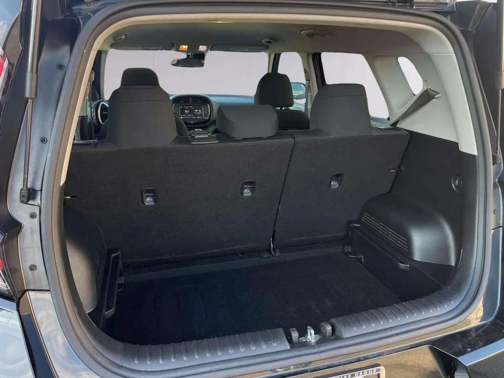 Used 2023 Fusion Black Kia LX image 18