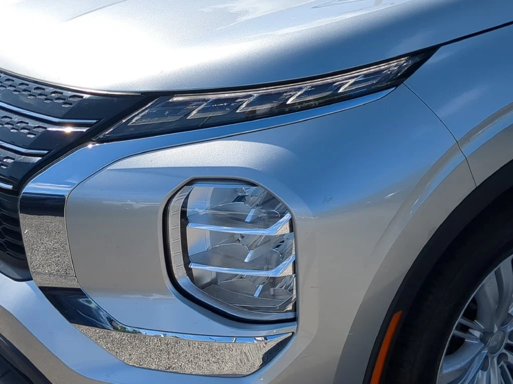 Used 2024 Silver Mitsubishi ES image 8