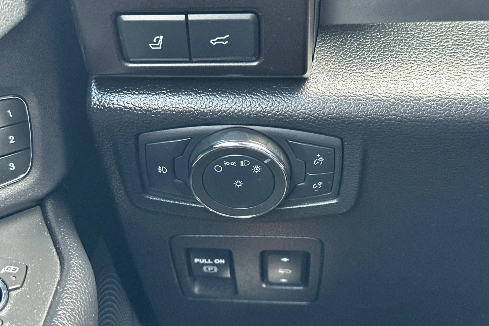 Used 2020 White Ford Limited image 33