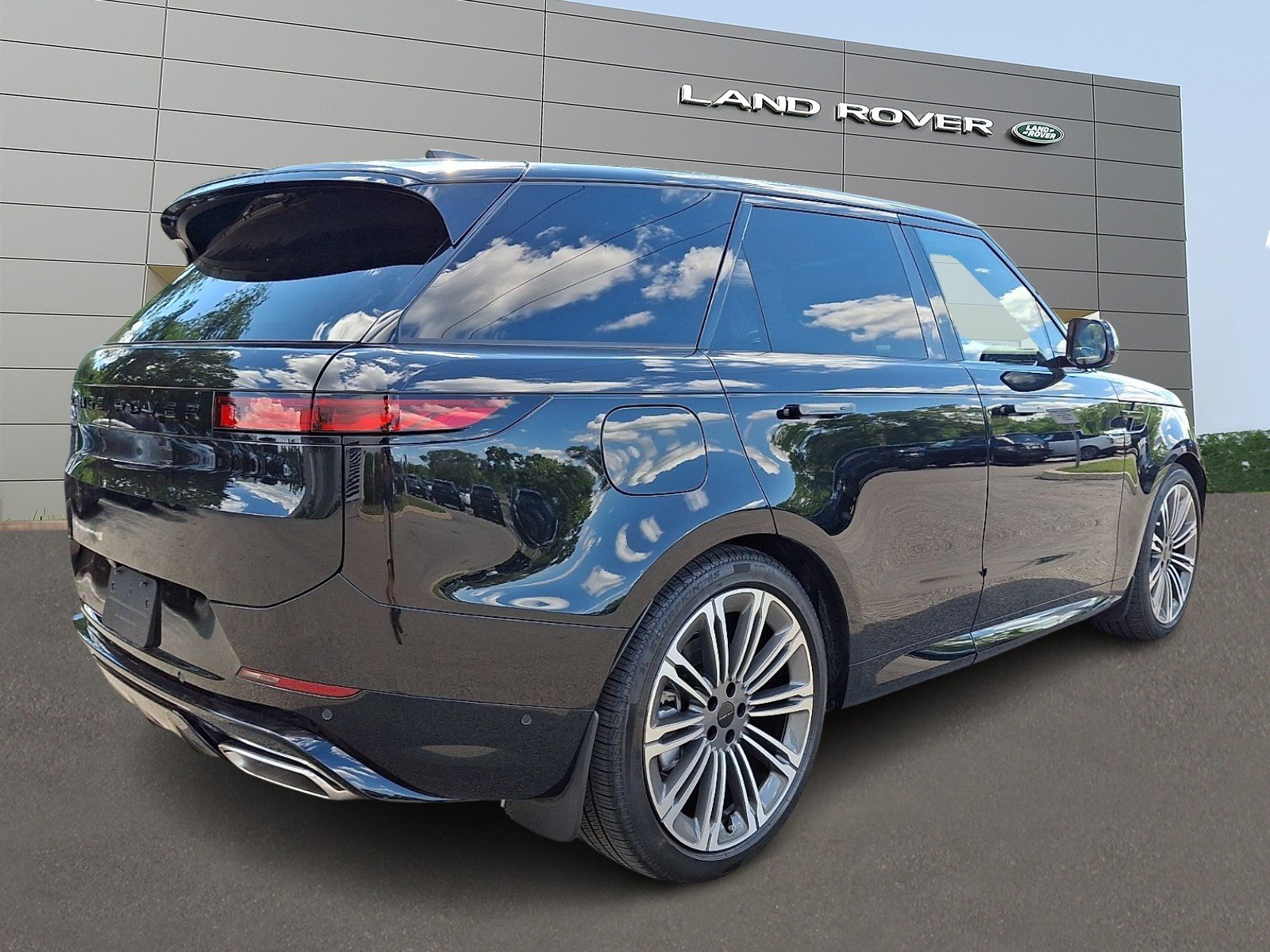 New 2026 Santorini Black Land Rover P400 Dynamic SE image 2