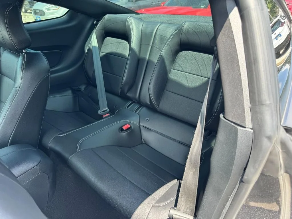 Used 2019 Magnetic Metallic Ford GT Premium image 10