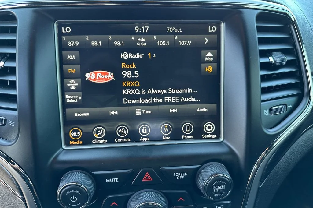Used 2018 Silver Jeep High Altitude image 20