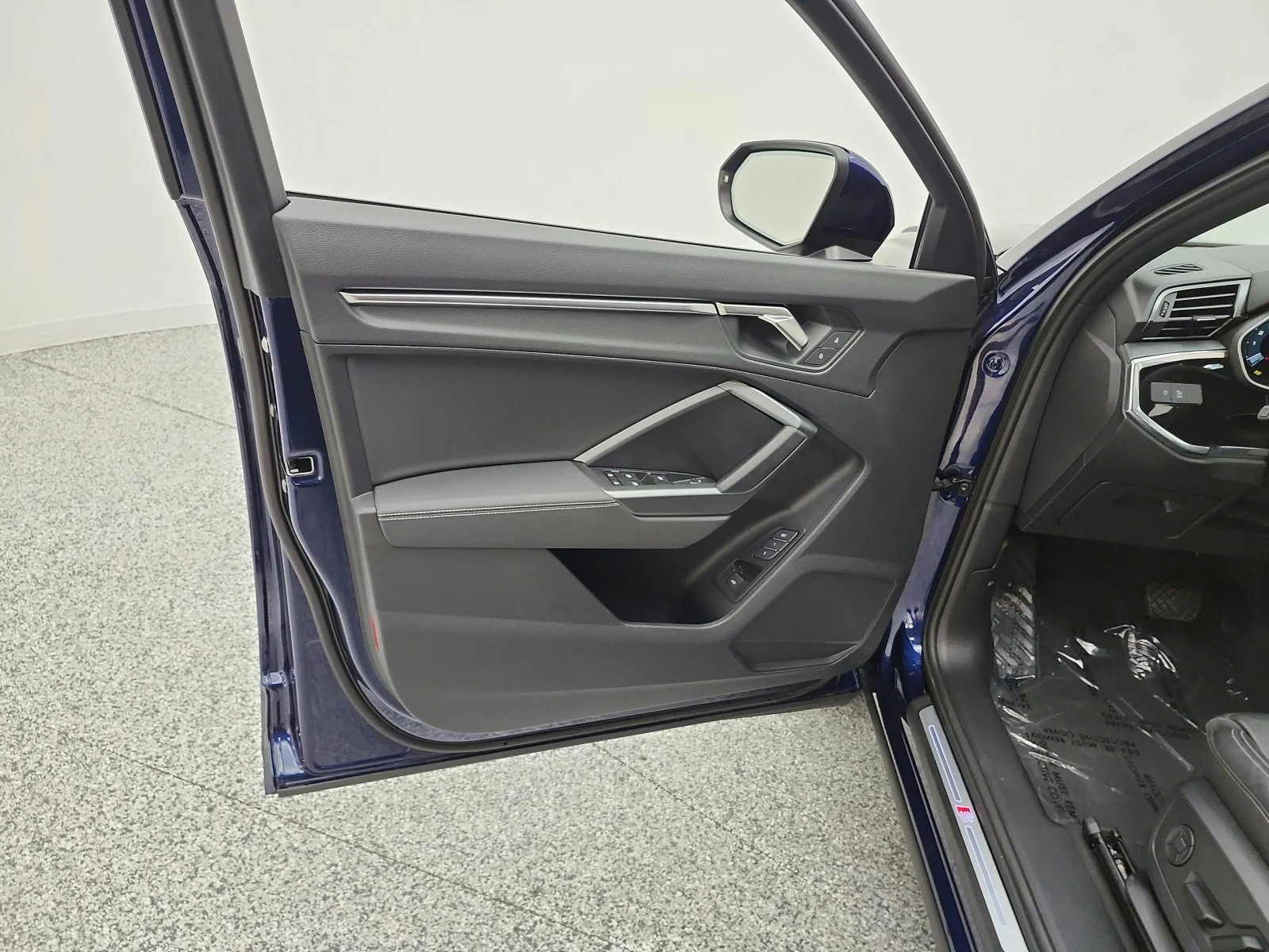 Used 2025 Navarra Blue Metallic Audi S line Premium image 19