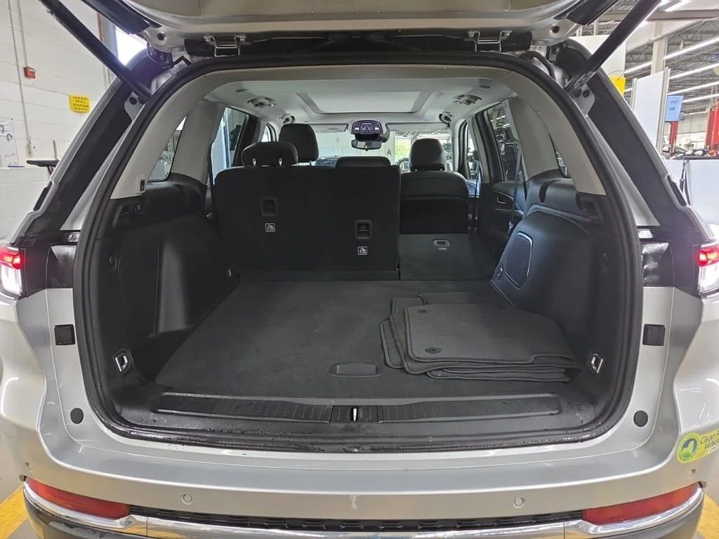 Used 2022 Silver Jeep 4xe image 5