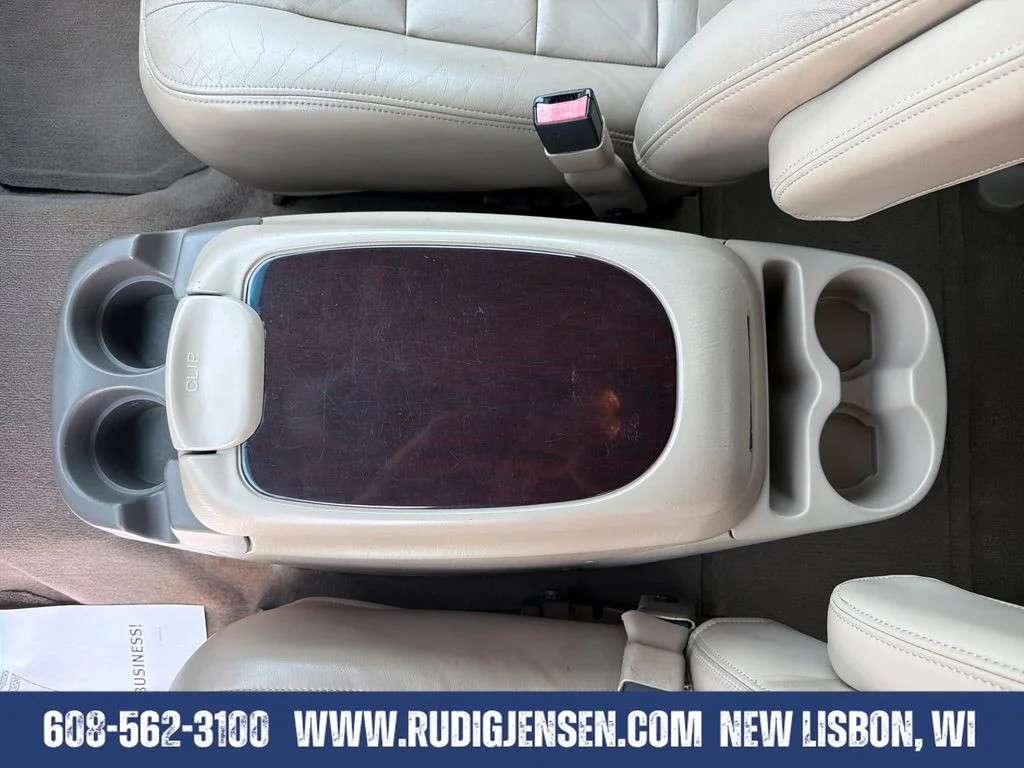 Used 2003 Green Ford Limited image 23