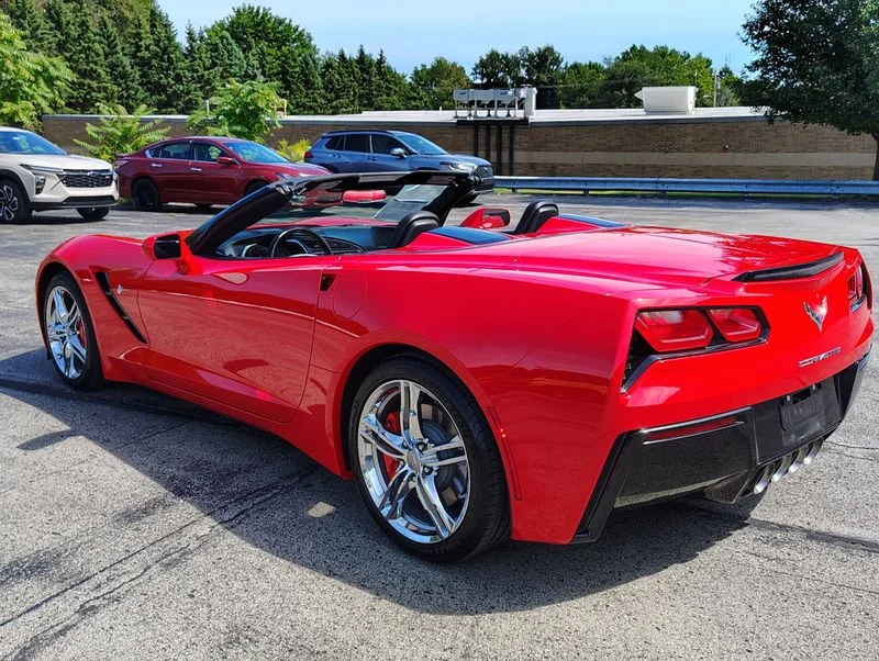 Used 2017 Red Chevrolet Stingray image 9