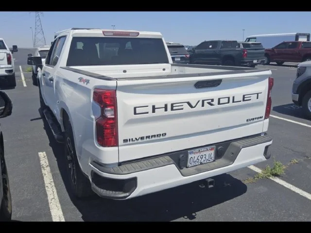 Used 2025 White Chevrolet Custom image 5