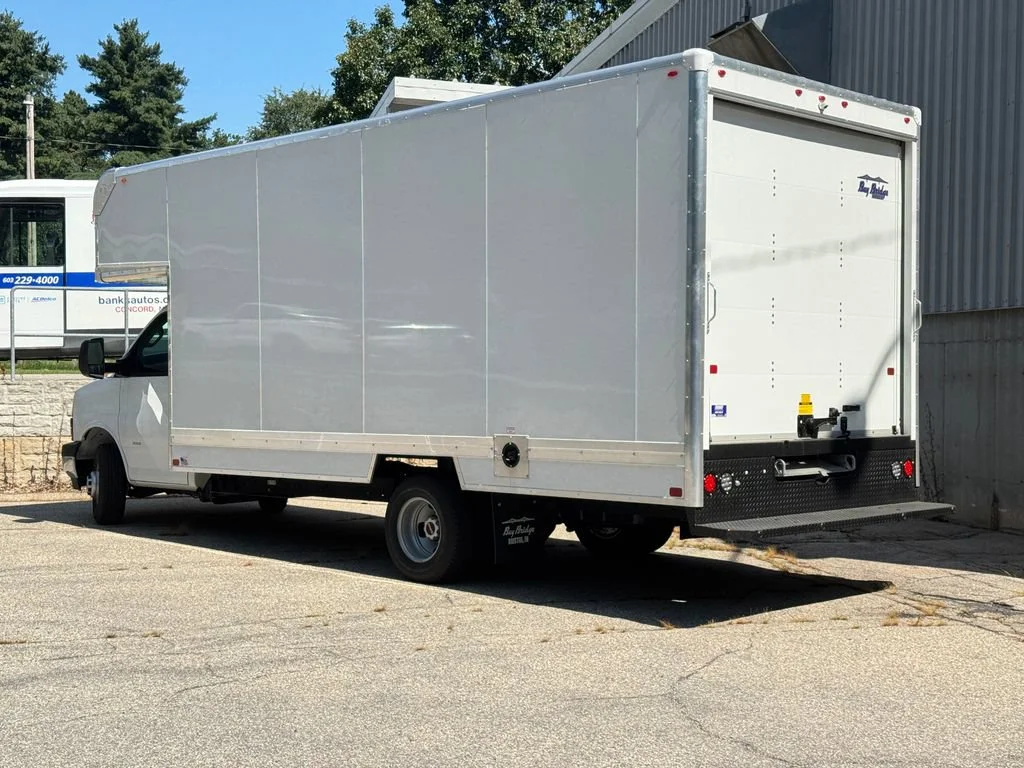 New 2026 Summit White GMC 1WT image 6