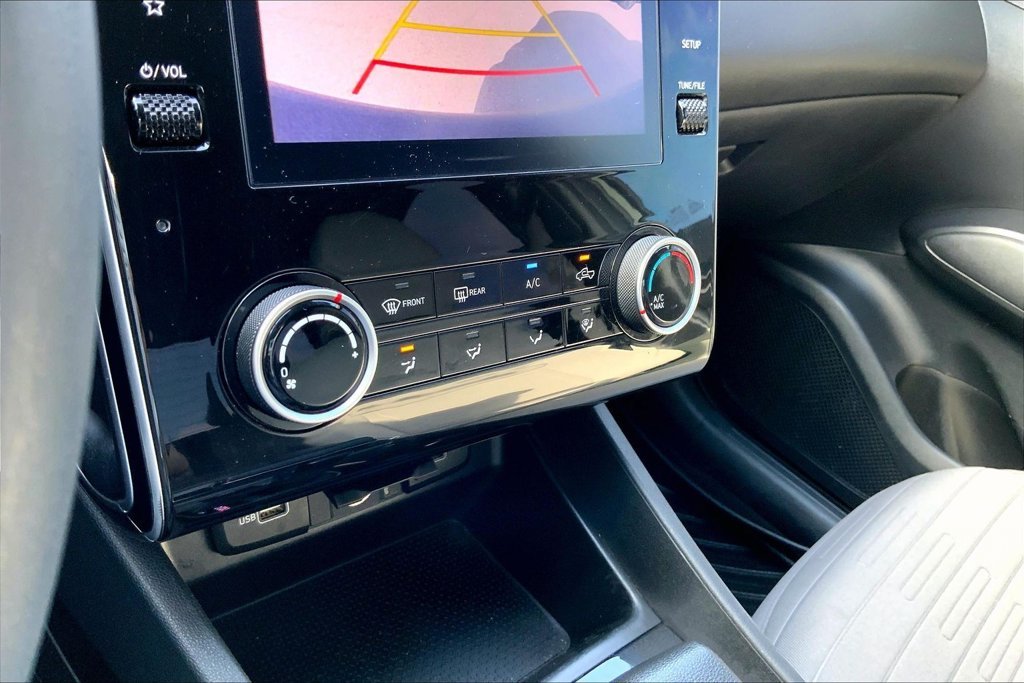 Used 2022 Green Hyundai SEL image 15