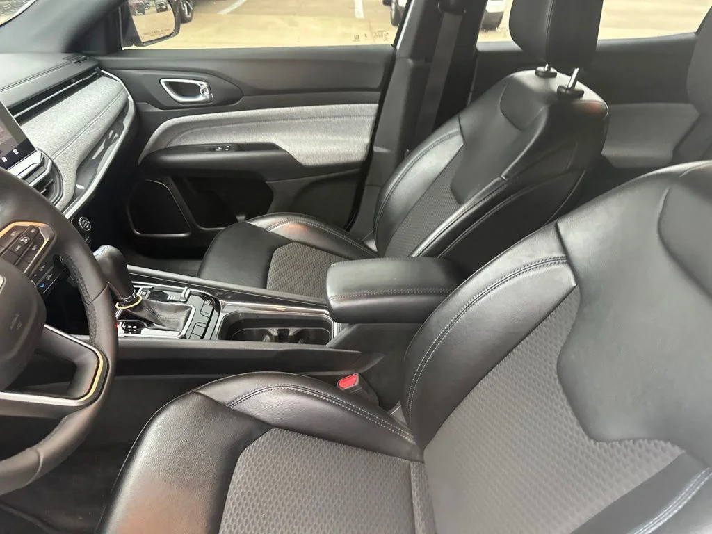 Used 2023 White Jeep Latitude image 2