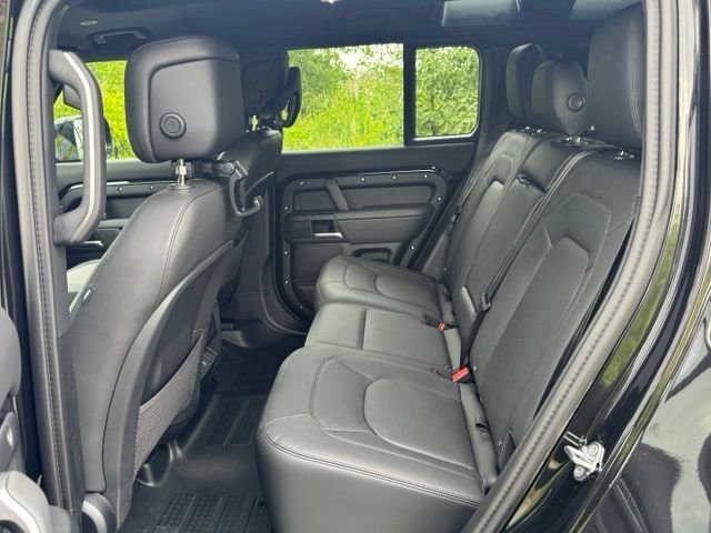 New 2026 Santorini Black Land Rover X-Dynamic SE image 13
