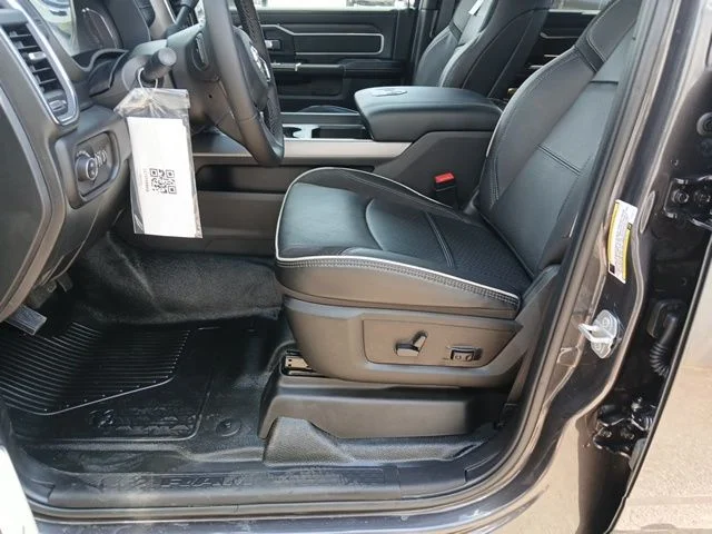 New 2026 Granite Crystal Metallic Clear-Coat Exterior Paint RAM Laramie image 29