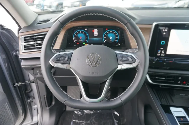 New 2026 Silver Mist Metallic Volkswagen 2.0T SE w/Technology image 24