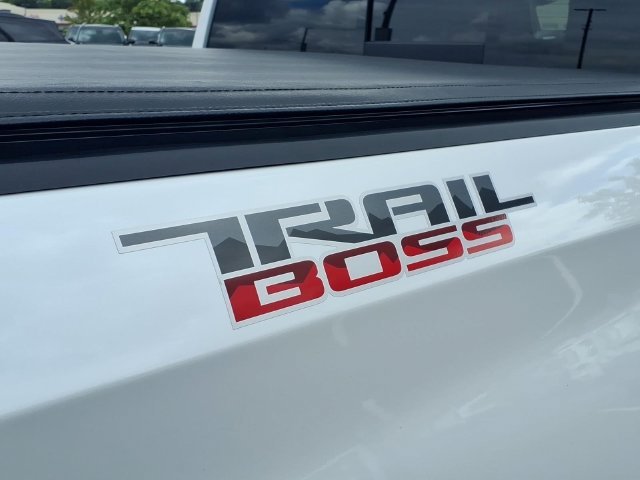 Used 2022 IRIDESCENT PEARL TRICOAT Chevrolet LT Trail Boss image 23