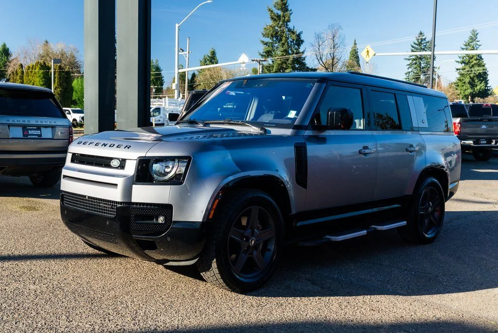 Used 2023  Land Rover X-Dynamic SE image 3
