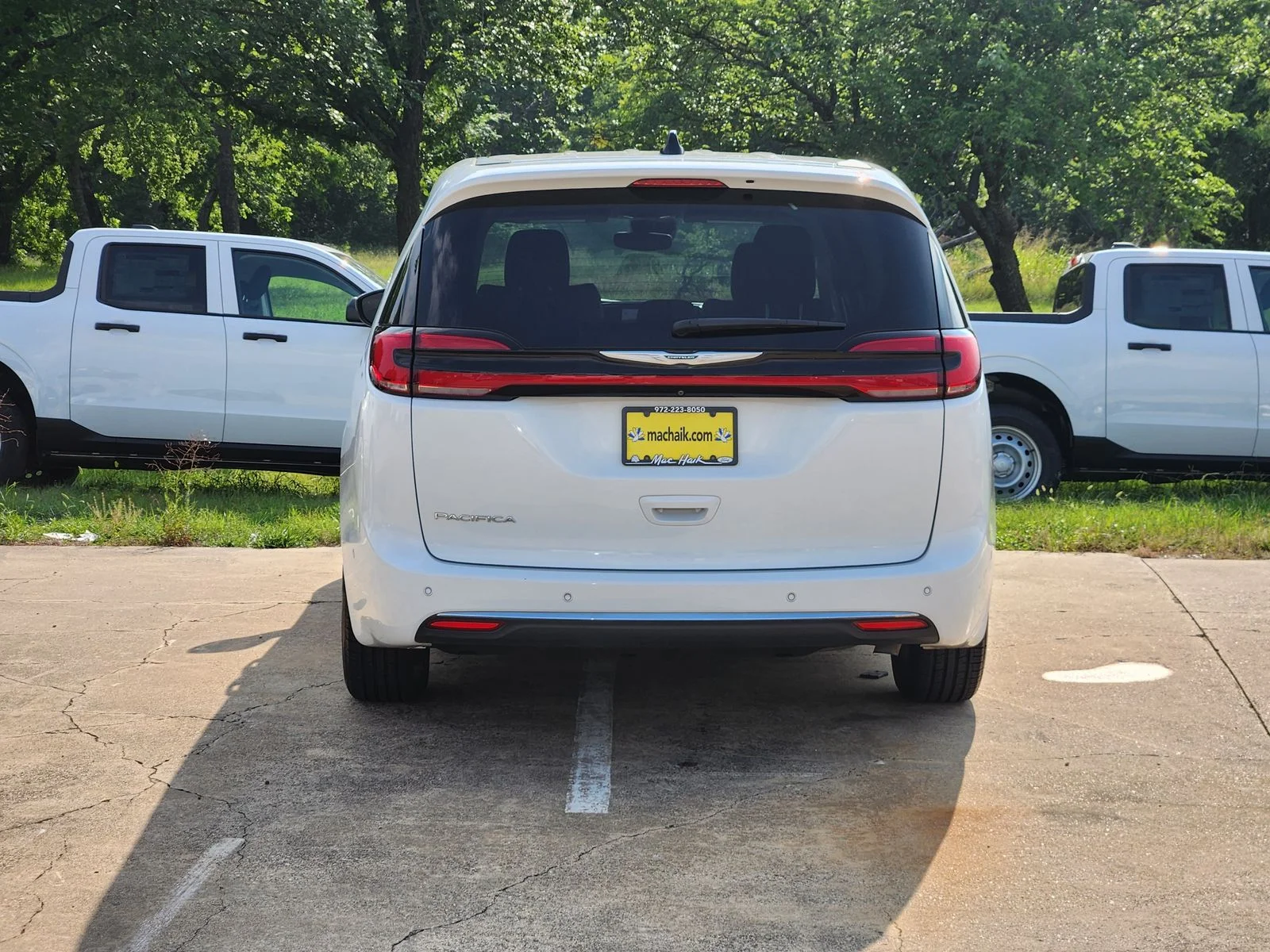 Used 2023 White Chrysler Touring L image 5