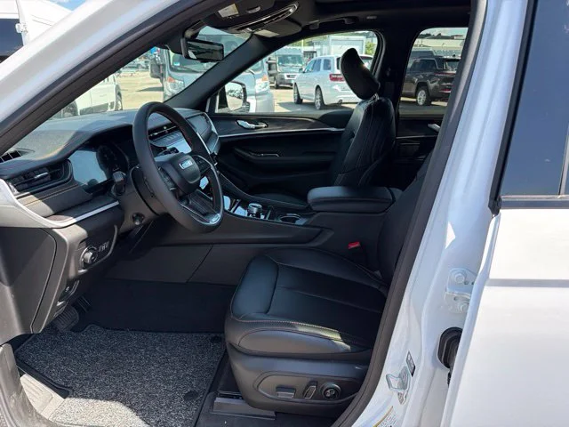 New 2026 White Jeep  image 12