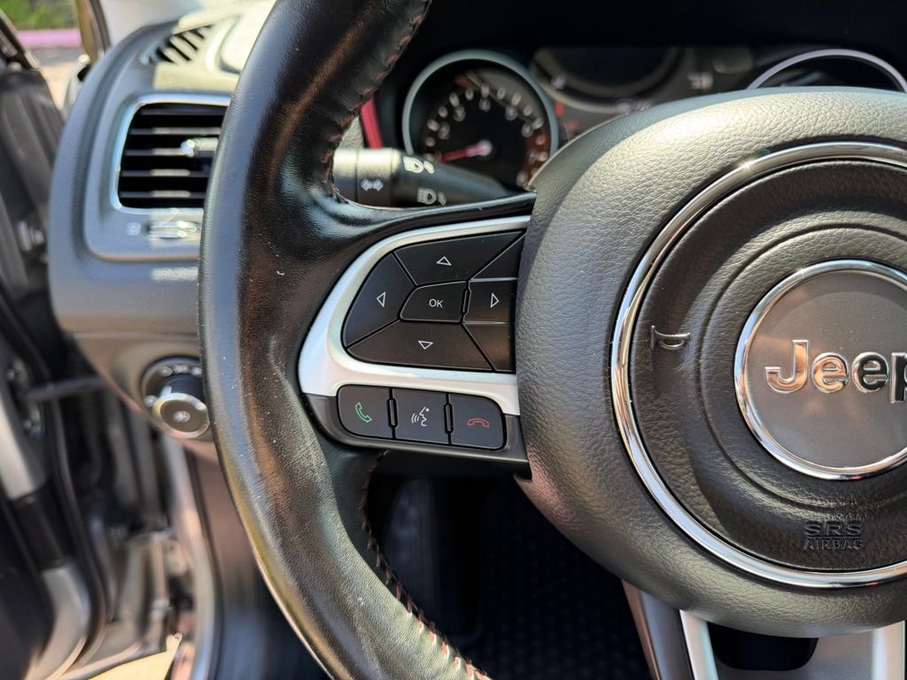 Used 2020 Silver Jeep Trailhawk image 16