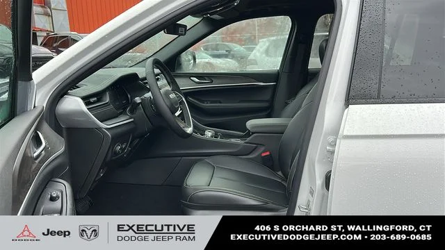 New 2026 Bright White Clear-Coat Exterior Paint Jeep Limited image 9