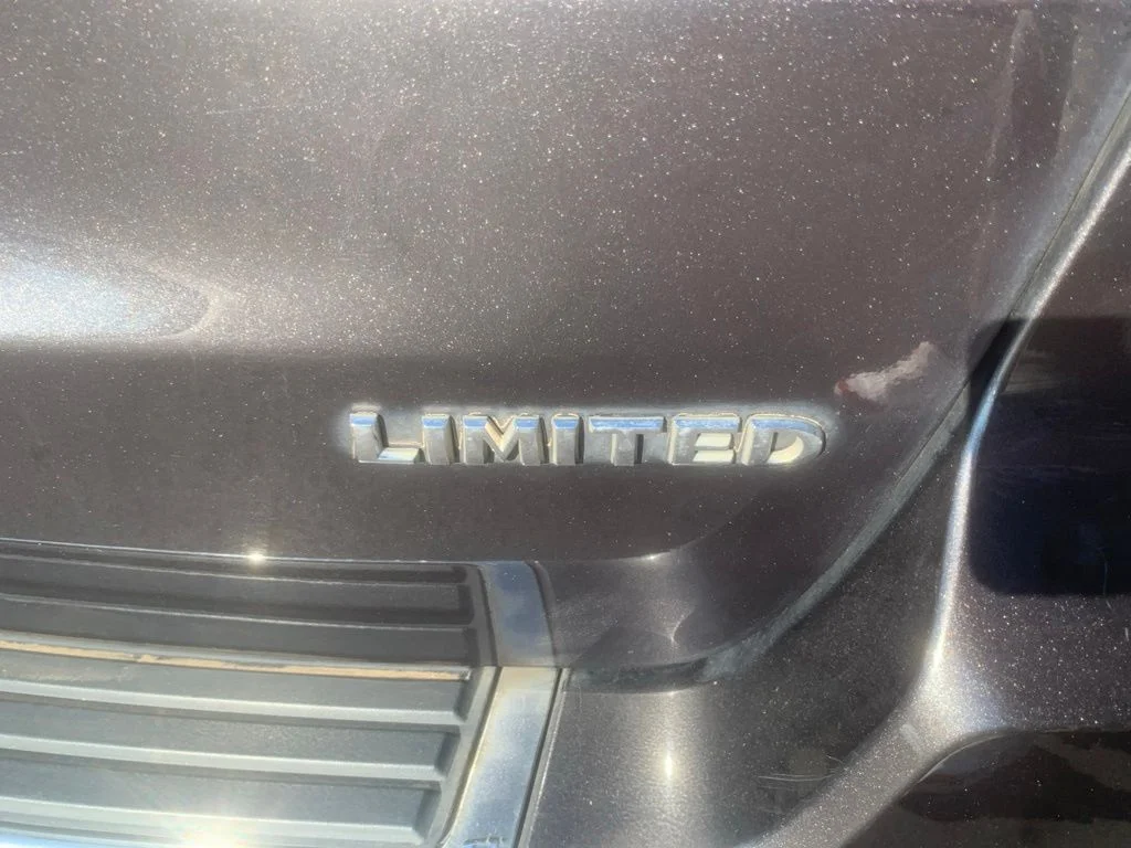 Used 2017 Billet Silver Metallic Clearcoat Jeep Limited image 8