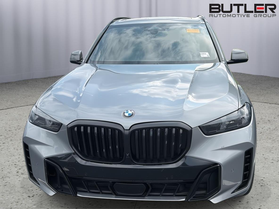Used 2025 Skyscraper Grey Metallic BMW xDrive40i image 4