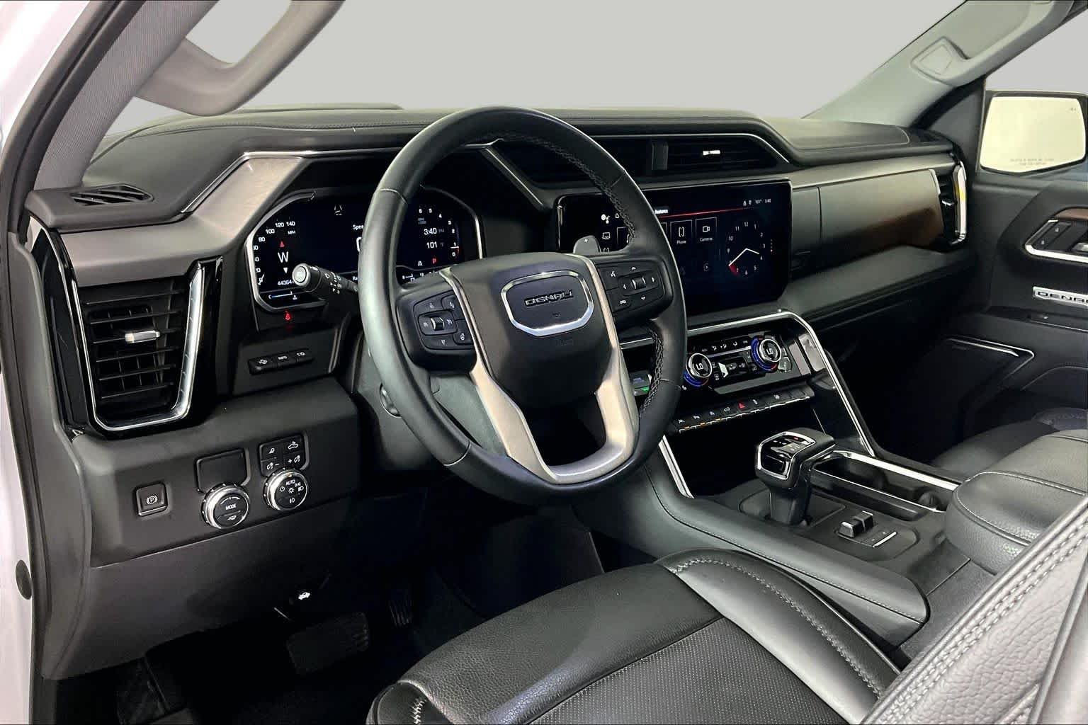 Used 2023 White Frost Tricoat GMC Denali image 17