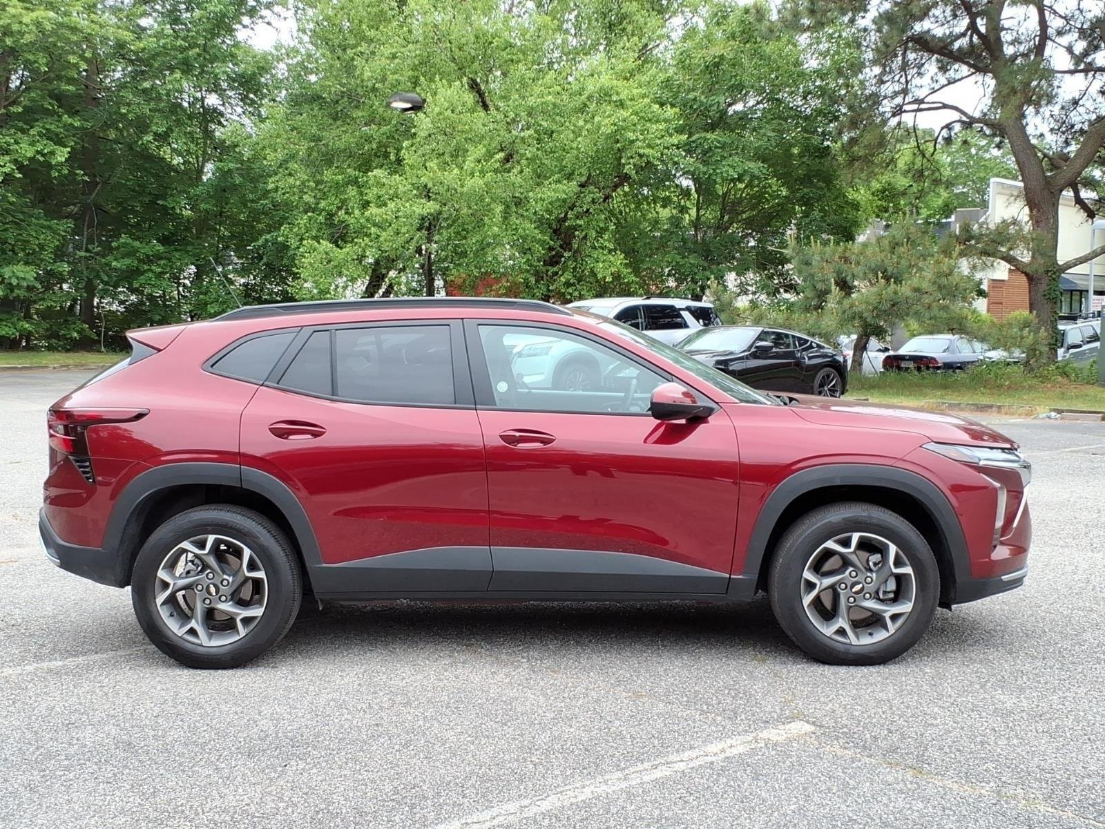 Used 2025 Crimson Metallic Chevrolet LT image 7