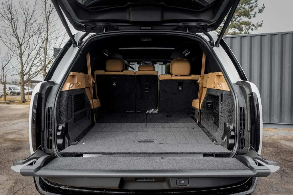 New 2026 Fuji White Land Rover SE image 8