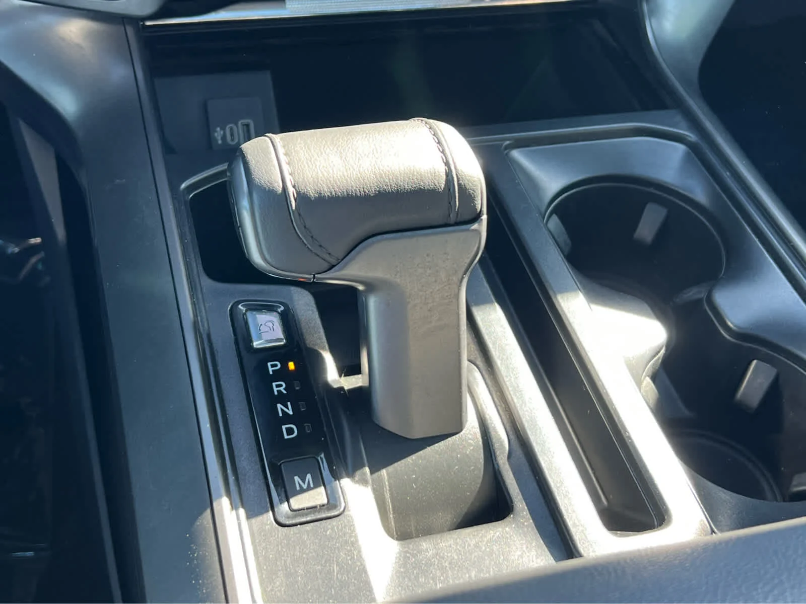 Used 2025 Space White Metallic Ford LARIAT image 40