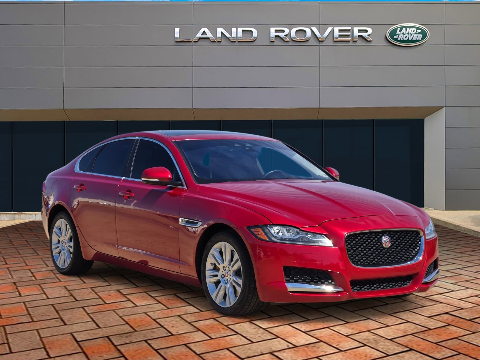 Used 2017  Jaguar 35t Premium image 3