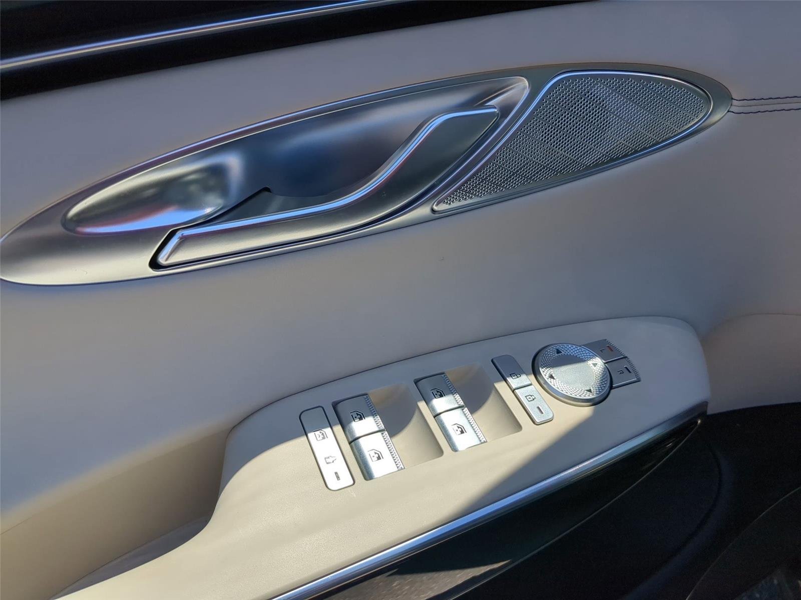Used 2023 Himalayan Gray Genesis 2.5T image 13