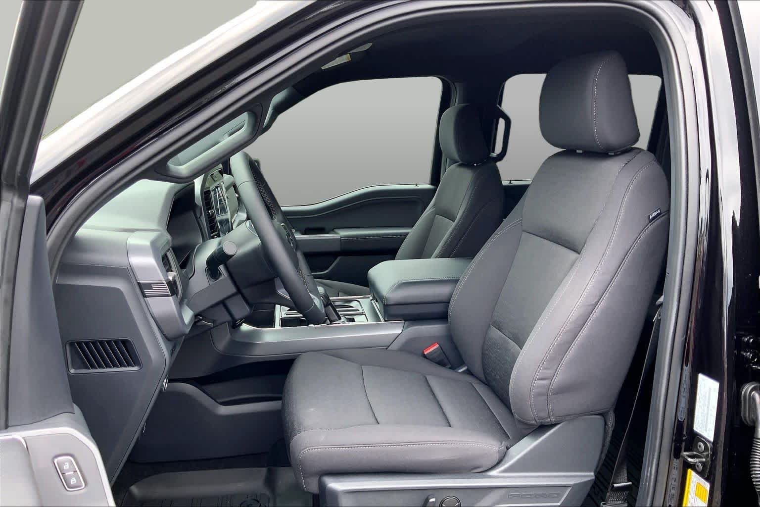 New 2026 Agate Black Metallic Ford XLT image 9