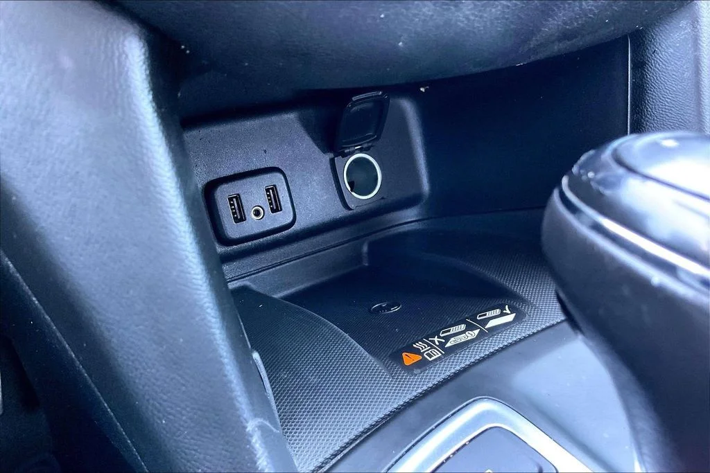 Used 2018 Beige Chevrolet Premier image 25
