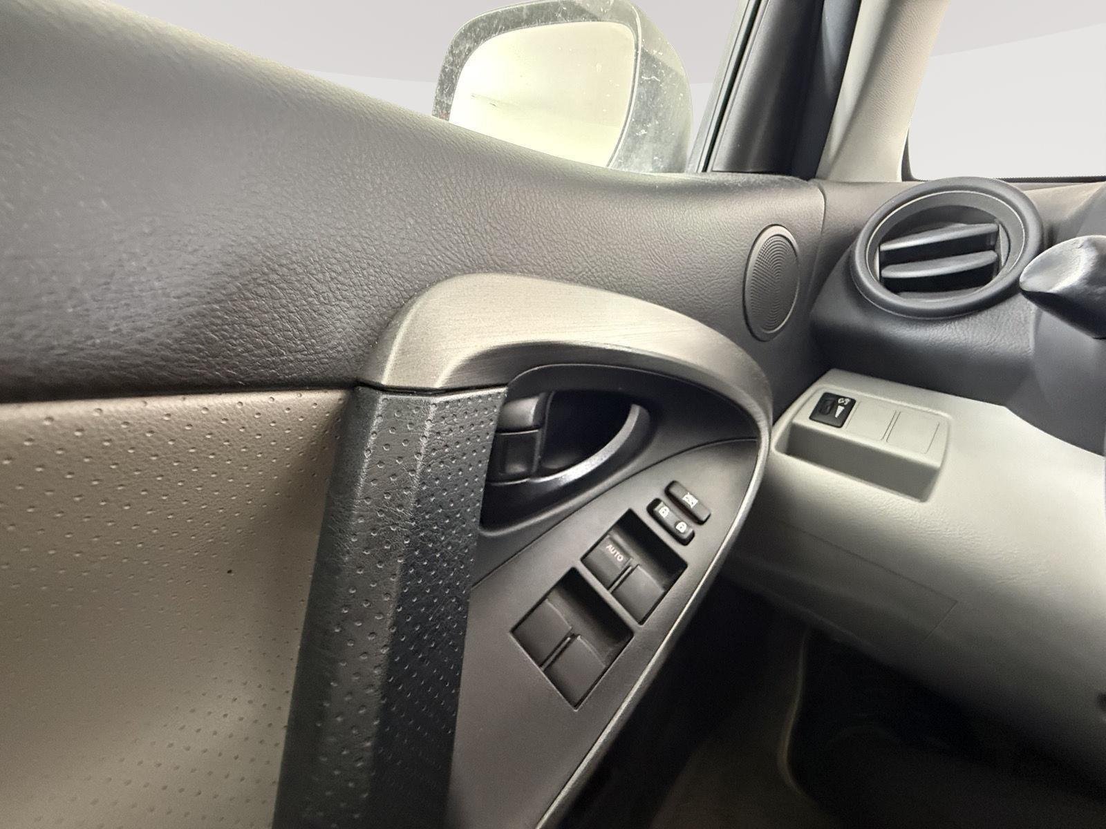 Used 2012 Classic Silver Metallic Toyota Limited image 22